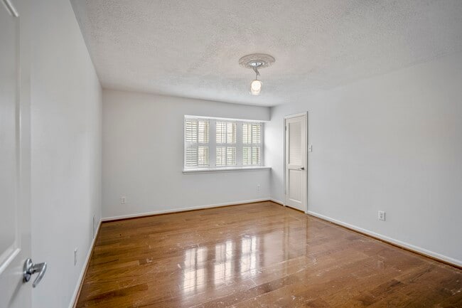 16611 Brenton Oaks Dr