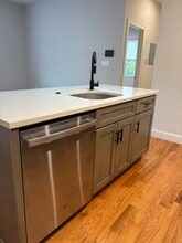 149 Crescent St, Unit 302 in Waltham, MA - Building Photo - Building Photo
