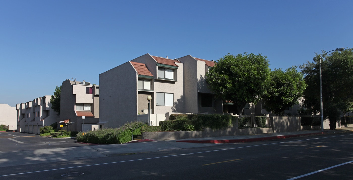 Mauna Loa Garden in West Covina, CA - Foto de edificio