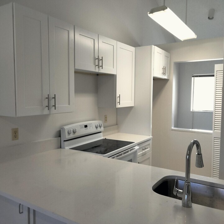 15304 Glenmoor Dr in West Palm Beach, FL - Building Photo