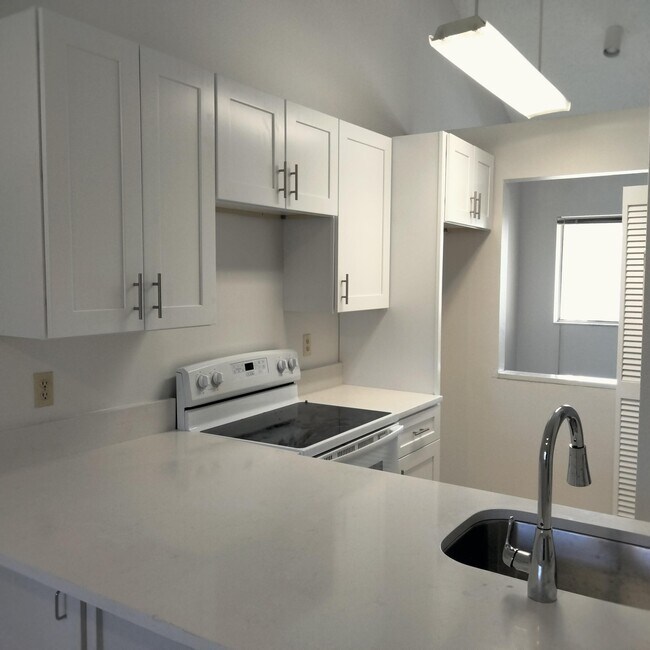 property at 15304 Glenmoor Dr