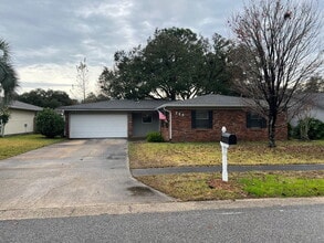 723 Clark Dr in Fort Walton Beach, FL - Building Photo - Building Photo