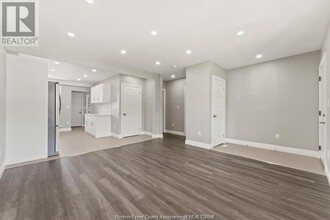 1439 Benjamin Ave in Windsor, ON - Building Photo - Building Photo
