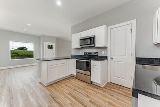 407 SE 14th St in Newton, KS - Building Photo - Building Photo