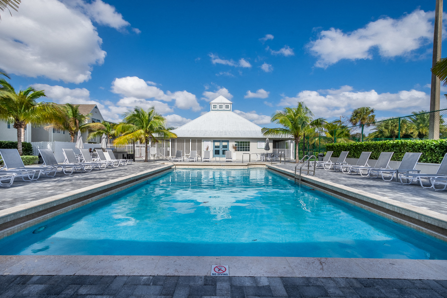 Flats on the Green in Tamarac, FL - Foto de edificio