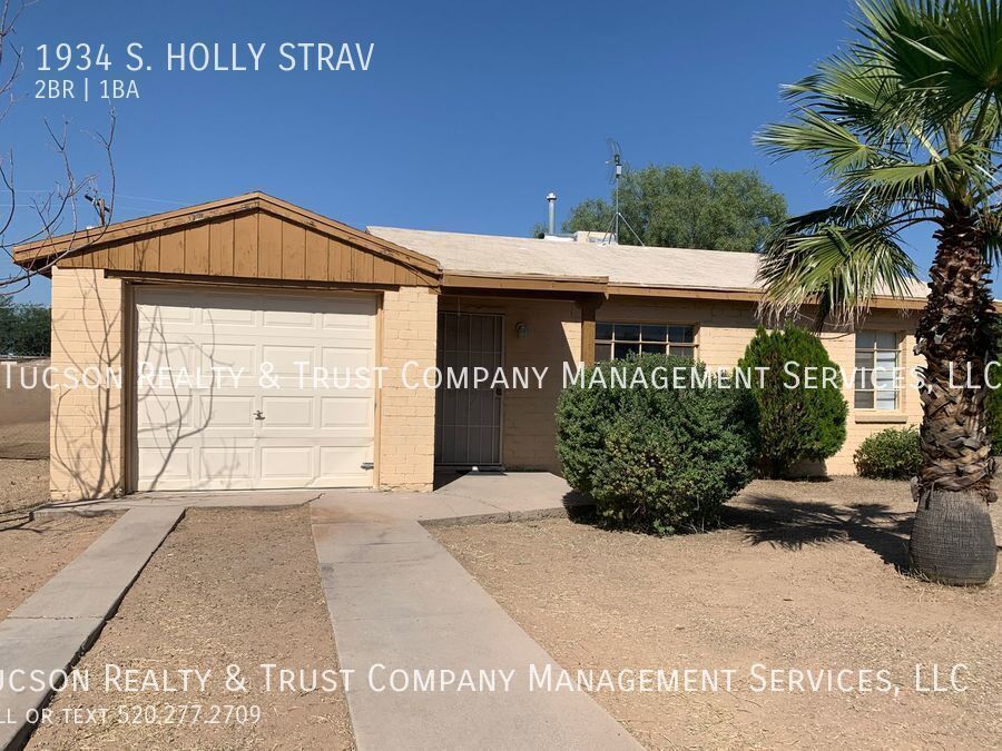 1934 S Holly Stravenue in Tucson, AZ - Building Photo