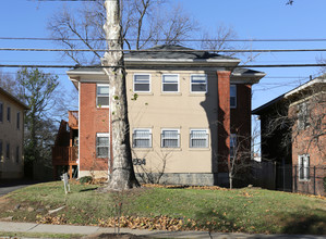 594 NE Parkway Dr in Atlanta, GA - Foto de edificio - Building Photo