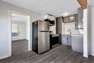 305 N Robinson St, Unit D in Cleburne, TX - Foto de edificio - Building Photo