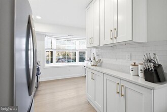 6449 Birch Leaf Ct in Burke, VA - Building Photo - Building Photo