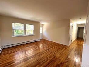 22 Williams St in East Northport, NY - Building Photo - Building Photo