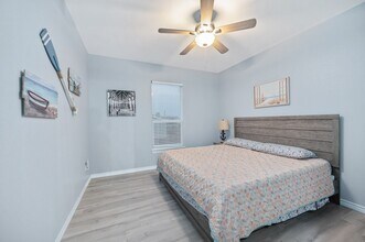 305 Jettyview Rd in Surfside Beach, TX - Building Photo - Building Photo