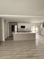 7907 NW 73rd Ter in Tamarac, FL - Building Photo