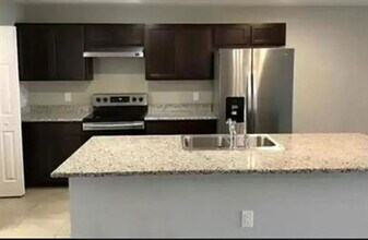 4605 SW 9th Ave in Cape Coral, FL - Building Photo - Building Photo