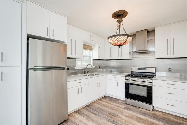 property at 2903 S 5th St