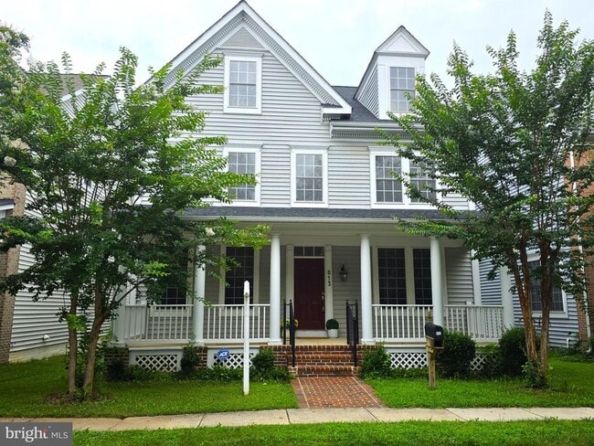 813 Royal Crescent in Rockville, MD - Building Photo - Building Photo