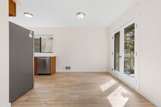 320 10th St in Kirkland, WA - Building Photo - Building Photo