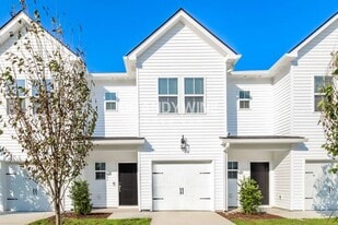 1068 Wildflower Dr in Wilmington, NC - Building Photo