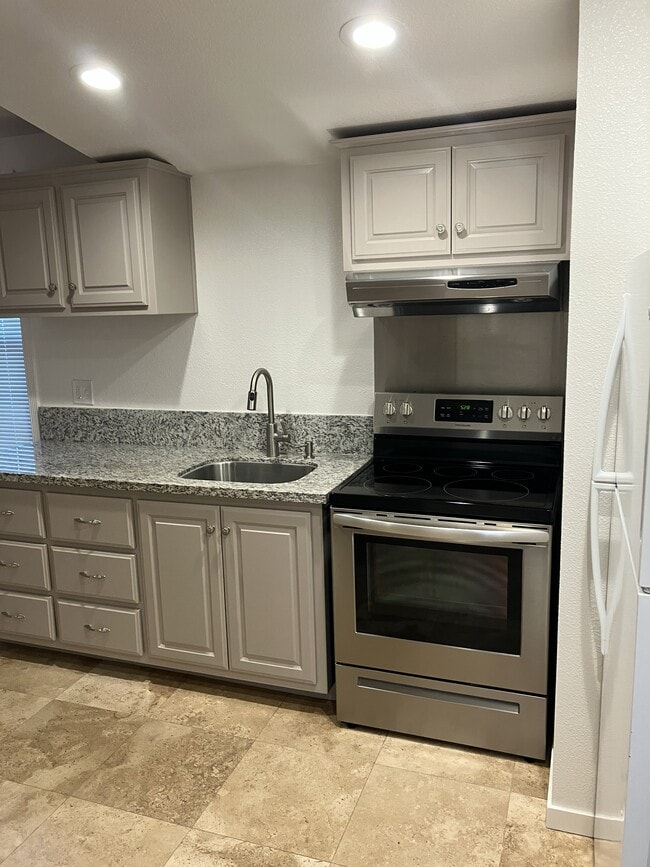 1145 Delaware St in Fairfield, CA - Foto de edificio - Building Photo