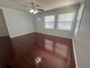 108 Tarpon Ave in Galveston, TX - Building Photo - Building Photo