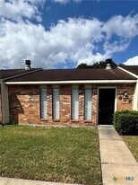 209 Versailles St in Victoria, TX - Building Photo