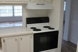 1400 NE 169th St in Miami, FL - Building Photo - Building Photo