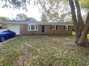 7568 Carrollburg Dr in Fayetteville, NC - Building Photo - Building Photo