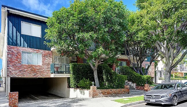 1831 Barry Ave, Unit 4 in Los Angeles, CA - Building Photo - Building Photo
