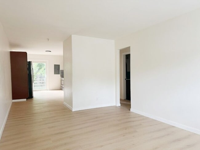 property at 804 N Fairlawn Ave