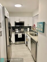 16531 NE 35th Ave in North Miami Beach, FL - Building Photo - Building Photo