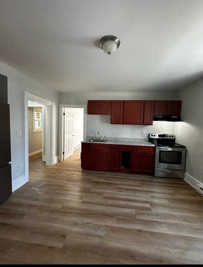 531 W John St, Unit 1