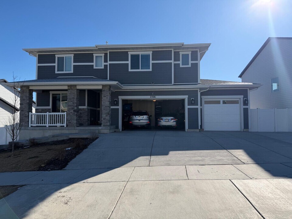 2506 N Geranium Dr in Saratoga Springs, UT - Building Photo