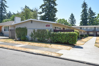 Rose Place in Portland, OR - Foto de edificio - Building Photo