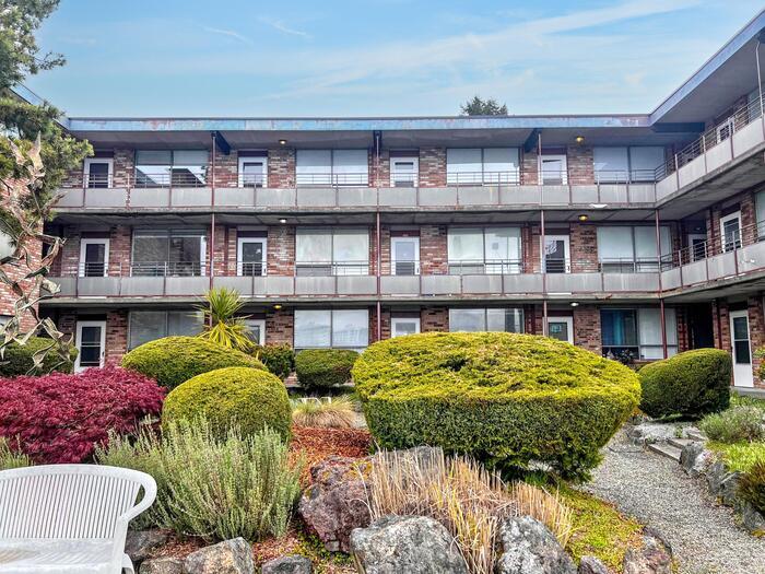 211 Shore Dr in Bremerton, WA - Building Photo