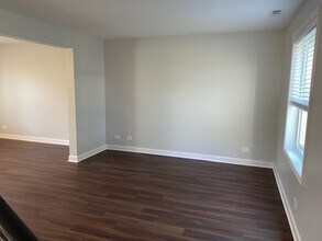 2411 Red Bud Ln in Aurora, IL - Building Photo - Building Photo