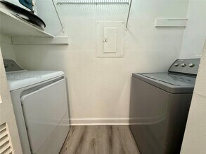 3988 NW 87th Ave in Sunrise, FL - Building Photo - Building Photo