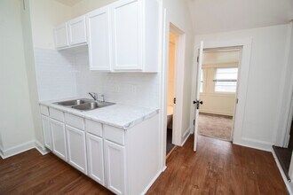 867 Central Ave W, Unit 2 in St. Paul, MN - Foto de edificio - Building Photo