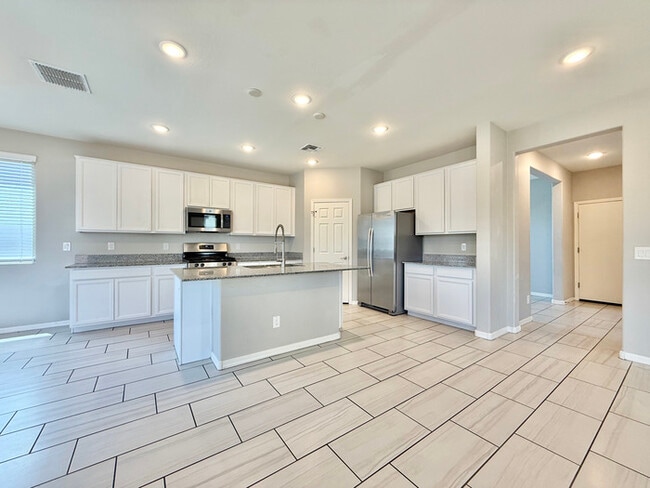 6803 N 88th Dr in Glendale, AZ - Building Photo - Building Photo