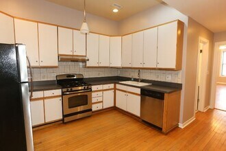 2202 W Belmont Ave, Unit 2F in Chicago, IL - Foto de edificio - Building Photo