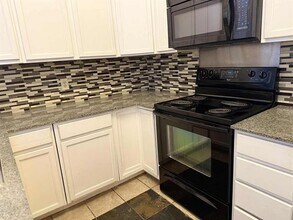 405 Amber Ln in Desoto, TX - Building Photo - Building Photo