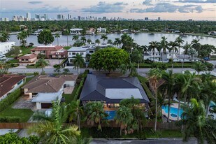 1141 N North Lake Dr in Hollywood, FL - Building Photo