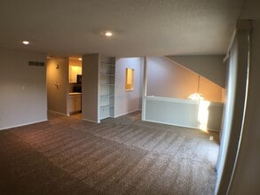 10919 Gillette St in Overland Park, KS - Building Photo - Building Photo