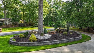 3270 Brookview Dr in Marietta, GA - Building Photo - Building Photo