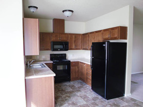 Catron Place Apartments in Monmouth, OR - Building Photo - Interior Photo