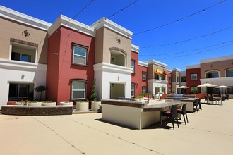 Perris Station Apartments in Perris, CA - Foto de edificio - Building Photo