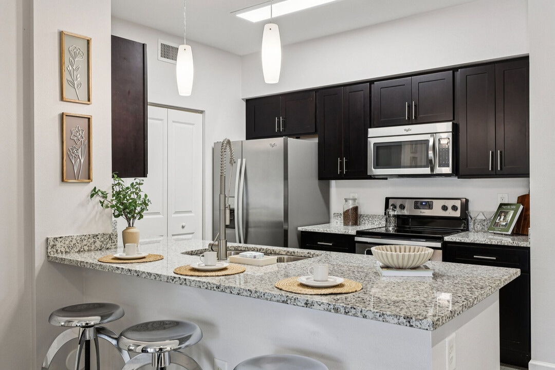 Mila Apartments in North Miami Beach, FL - Foto de edificio