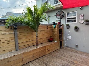 2452 Taylor St in Hollywood, FL - Foto de edificio - Building Photo