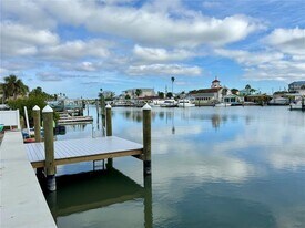117 140th Ave E in Madeira Beach, FL - Building Photo