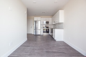 1047 Tremont St, Unit 304 in Boston, MA - Foto de edificio - Building Photo