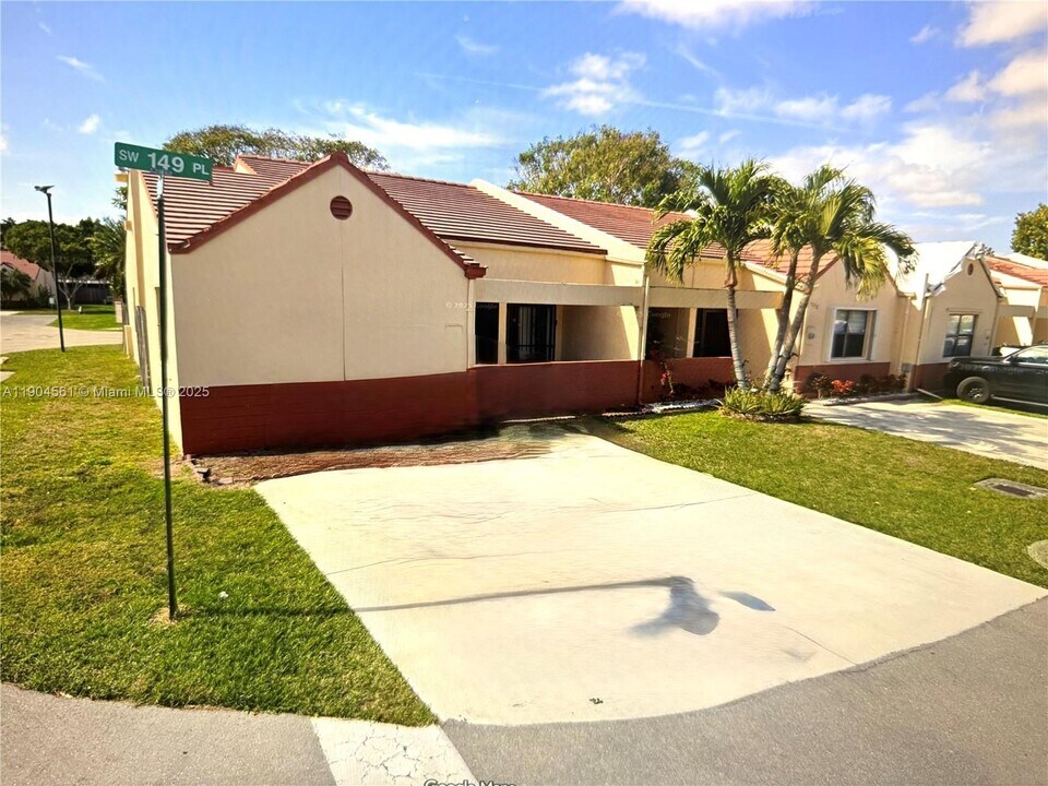 9054 SW 149th Pl in Miami, FL - Building Photo