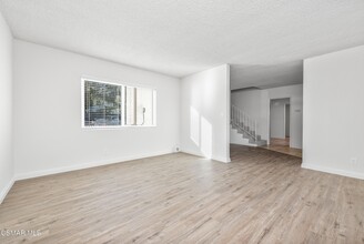 22002 Ybarra Rd in Woodland Hills, CA - Building Photo - Building Photo